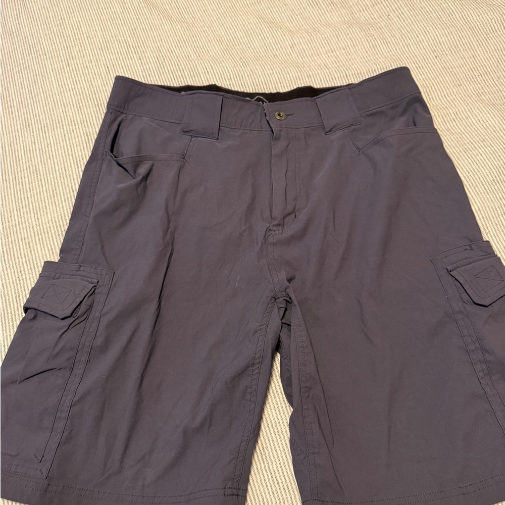 Eddie Bauer Men's Cargo Shorts in Navy